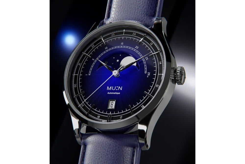 文字盤にはフェムトレーザー技術による精密な星の彫刻を施し、夜空の美しさをリアルに再現