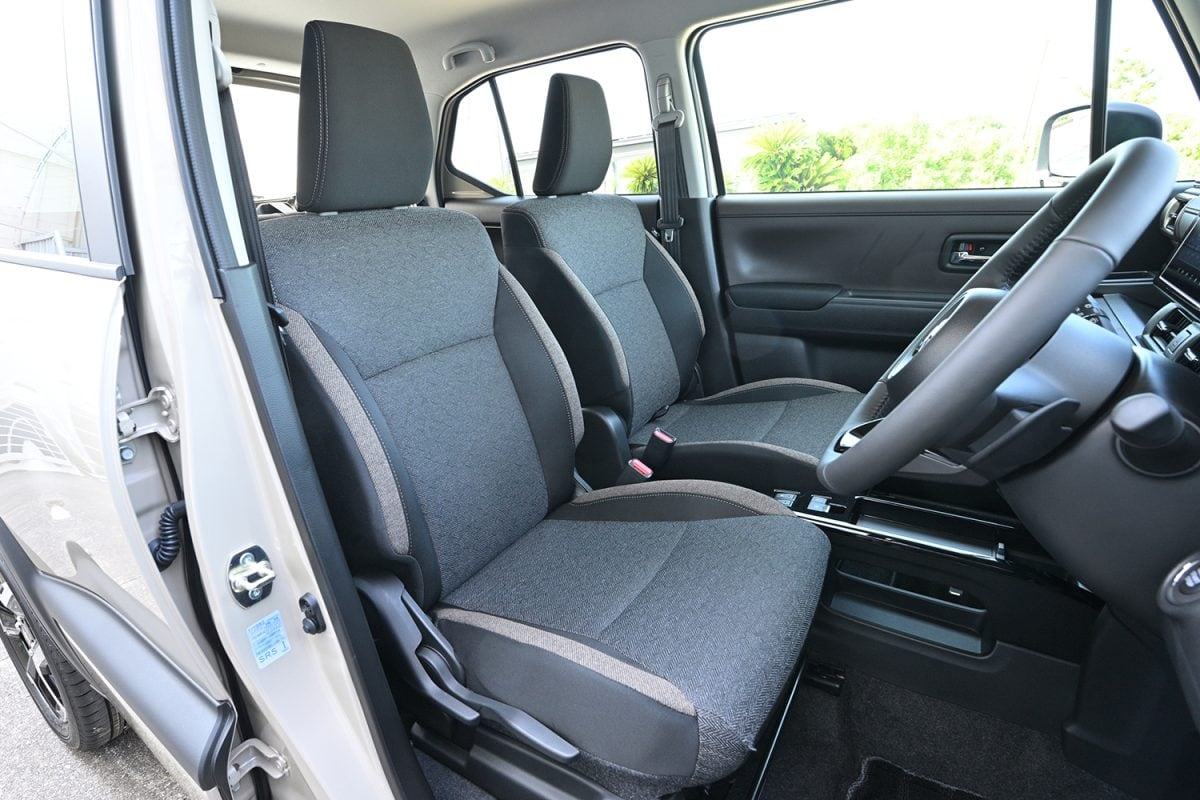 フロントシートはボディサイズを感じさせない良好な座り心地