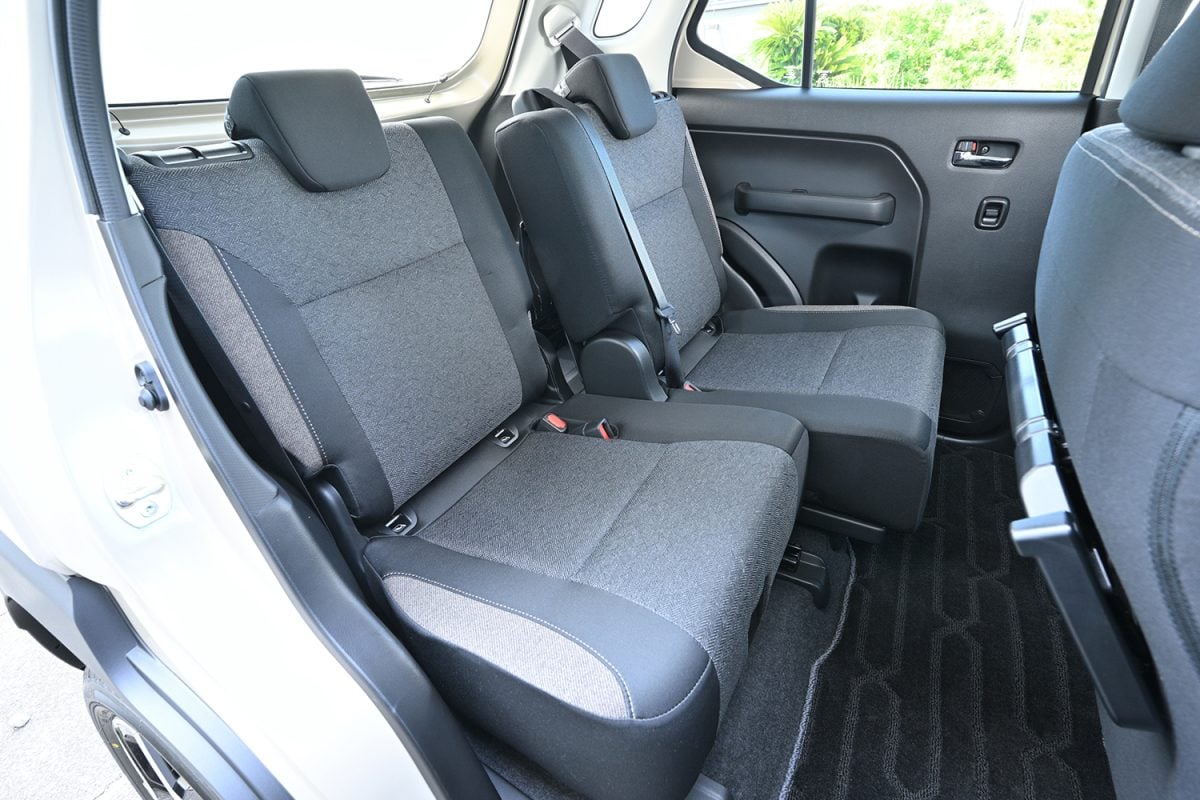 スライド機構付きリアシートはサイズを感じさせないほどに使える