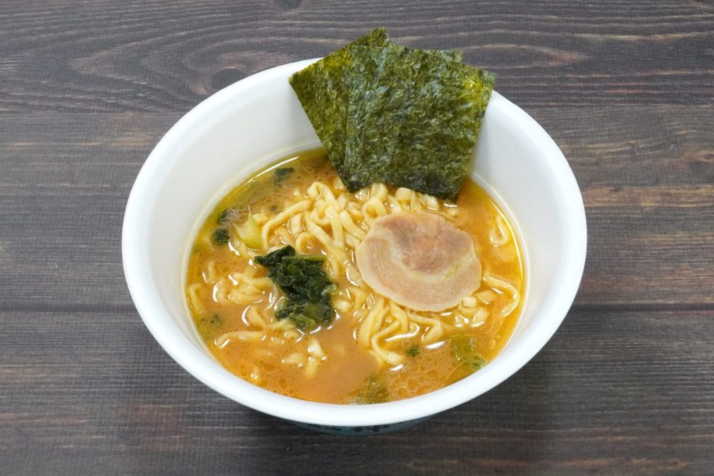 明星食品「明星 別格麺神 横浜家系豚骨醤油」