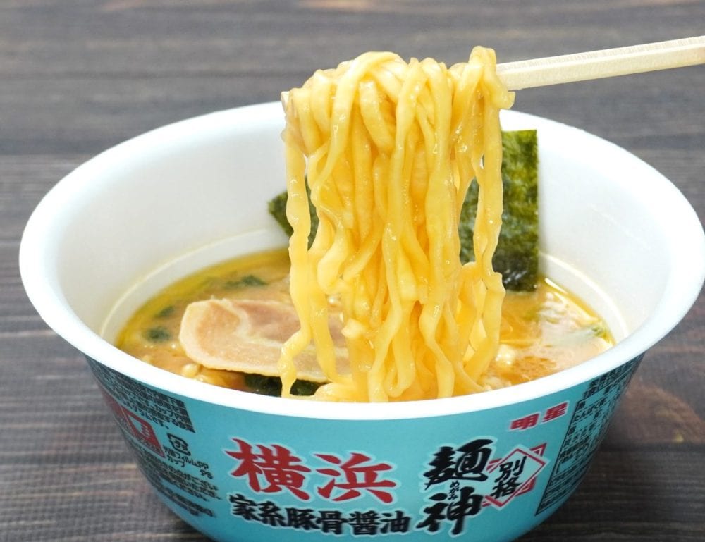 明星食品「明星 別格麺神 横浜家系豚骨醤油」