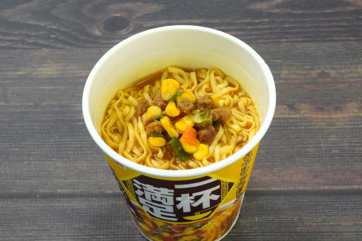 明星食品「明星 一杯満足 スパイシーカレー味ヌードル」