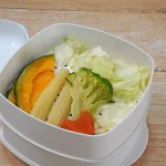 第2位 「ニトリで999円の神アイテム」4分で蒸し料理が完成!“レンジで二品同時に作れる”せいろ蒸し器が便利すぎた