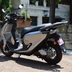 上質感があり、一目でEVであるとわかる先進的なスタイリングが特徴（リヤ）