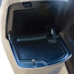 ちょっとした小物を収納可能なスペースも用意