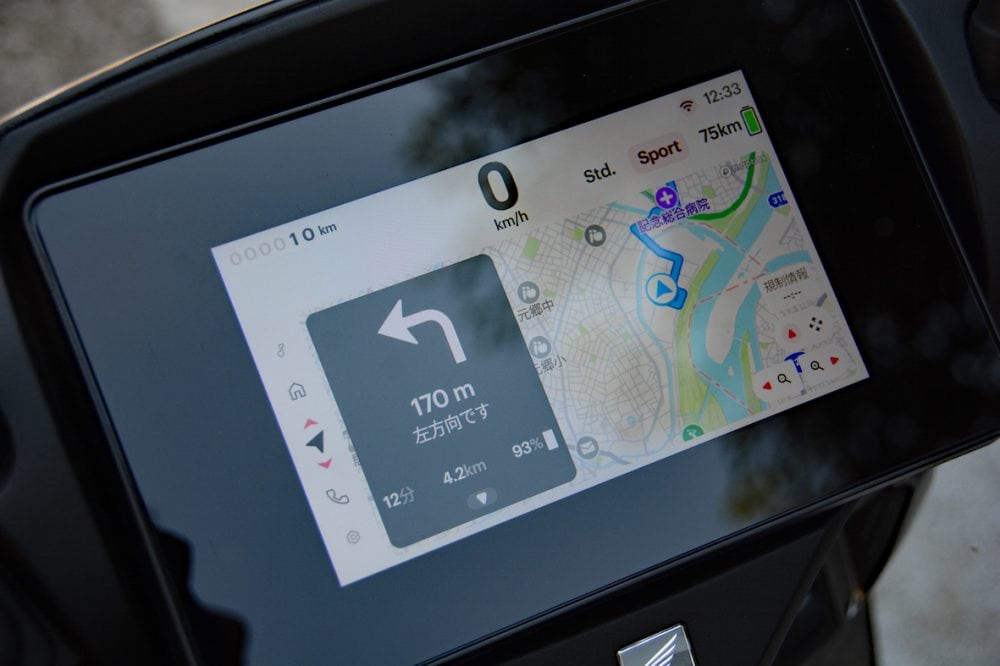 ナビゲーションはフルマップおよびTurn by Turn表示でライダーを目的地までナビゲートしてくれる