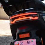 ライン状に発光するテールランプ