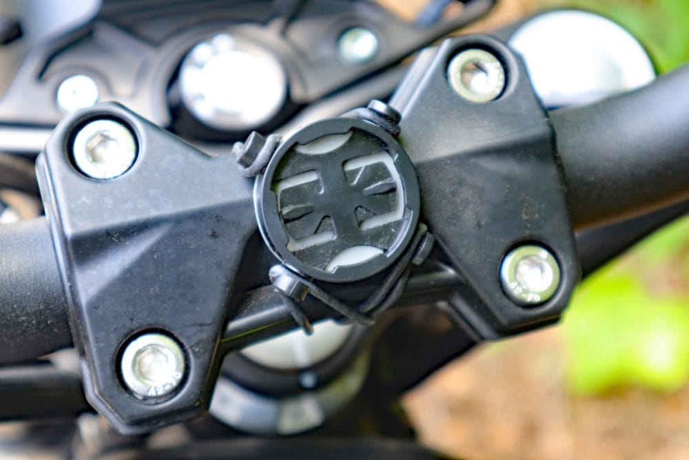 ハンドルへの着脱が簡単に行える専用ステー