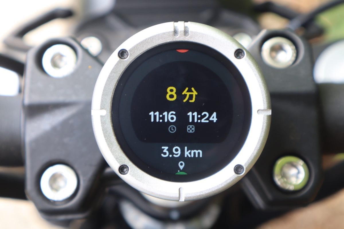 目的地までの距離や到着予想時間も表示してくれる