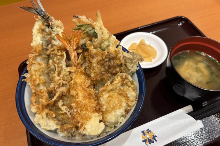 「1000円ちょいで豪華すぎ」国産の牡蠣と秋刀魚が主役！“天丼てんやの秋限定メニュー”2品をグルメ系ライターが実食レポート