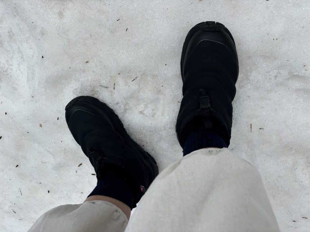 コンクリートの上はもちろん、ふわふわと安定しない雪上でもしっかりと歩けるのが頼もしい