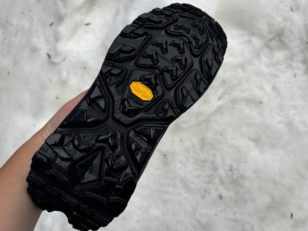 Vibram®メガグリップにより、優れたトラクションを味わえる