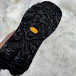 Vibram®メガグリップにより、優れたトラクションを味わえる