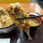 「天丼てんや」で使⽤されている秋刀魚は、三陸沖の海で⽔揚げされている