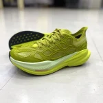第3位 「反発力ヤバすぎ」エリート級テクノロジーを隠し持つ!HOKAの次世代スニーカーをエディターが試し履きレビュー