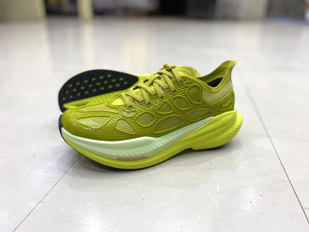 第3位　「反発力ヤバすぎ」エリート級テクノロジーを隠し持つ！HOKAの次世代スニーカーをエディターが試し履きレビュー