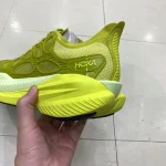 第3位 「反発力ヤバすぎ」エリート級テクノロジーを隠し持つ!HOKAの次世代スニーカーをエディターが試し履きレビュー
