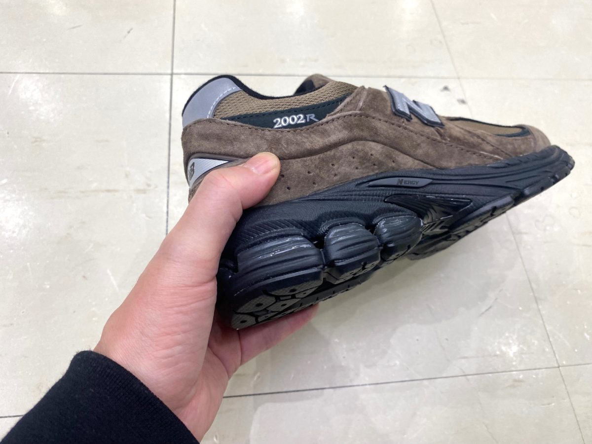 ニューバランスの絶妙スニーカー」秋の足元を支える万能な一足