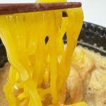麺はもっちりとした太ちぢれ麺