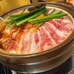 早速火入れをしていくと、中の野菜の嵩が減っていって肉の山がどんどん崩れていきます