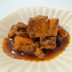 お皿に移してみると、角煮ひとつひとつがゴロっと大きいことに驚き