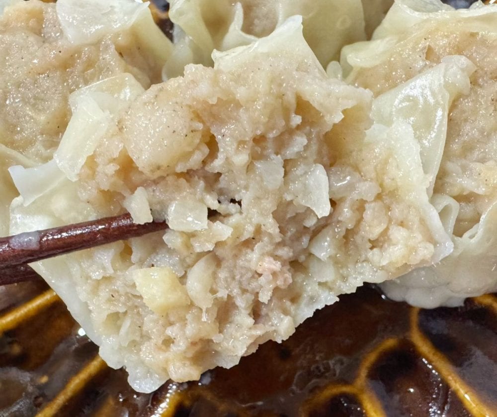 噛むとじゅわりと溢れ出す肉汁と、ふわっと柔らかな食感