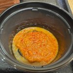 とんこつ醤油牛鍋膳を一気に“スタミナ飯”へと押し上げてくれるのが、別添えで提供される「にんにくマシマシだれ」