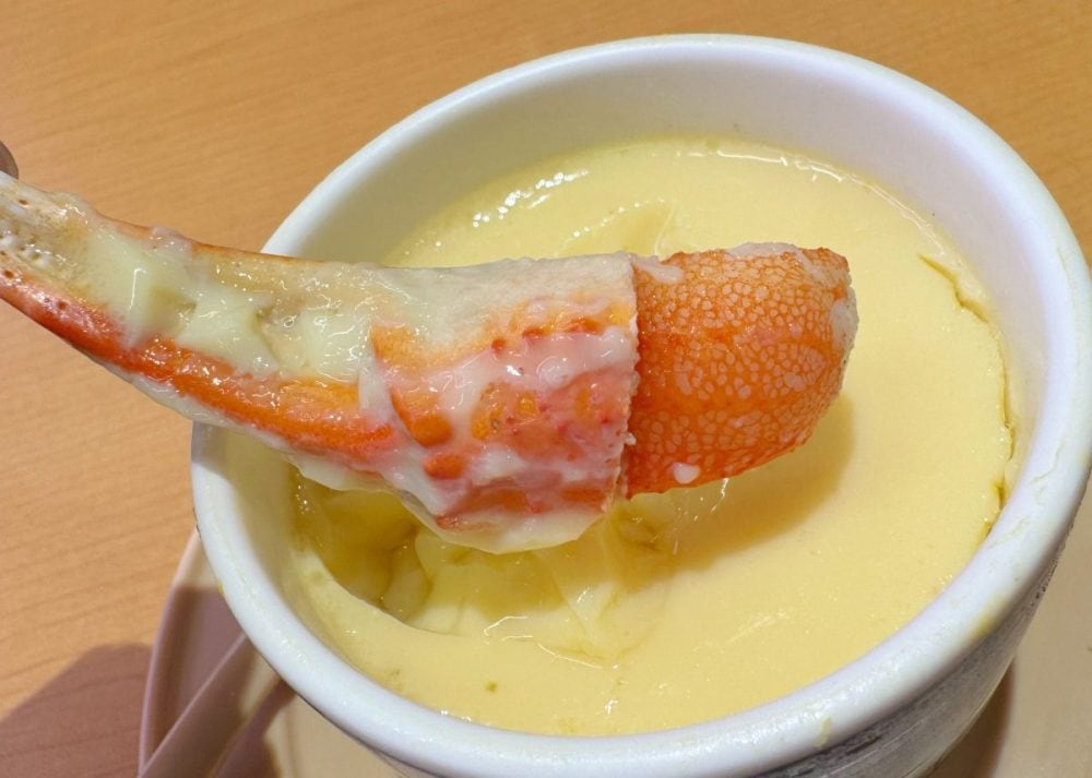 サイドメニューの中でも屈指の人気を誇る茶碗蒸しに、今回はずわい蟹爪が丸々一本入った贅沢バージョンが登場！