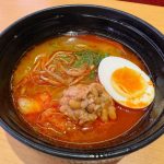 岩手盛岡のソウルフードは衝撃のビジュアル!柳家監修「キムチ納豆ラーメン」