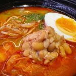 トッピングには納豆と玉子、もやし、ねぎがトッピング