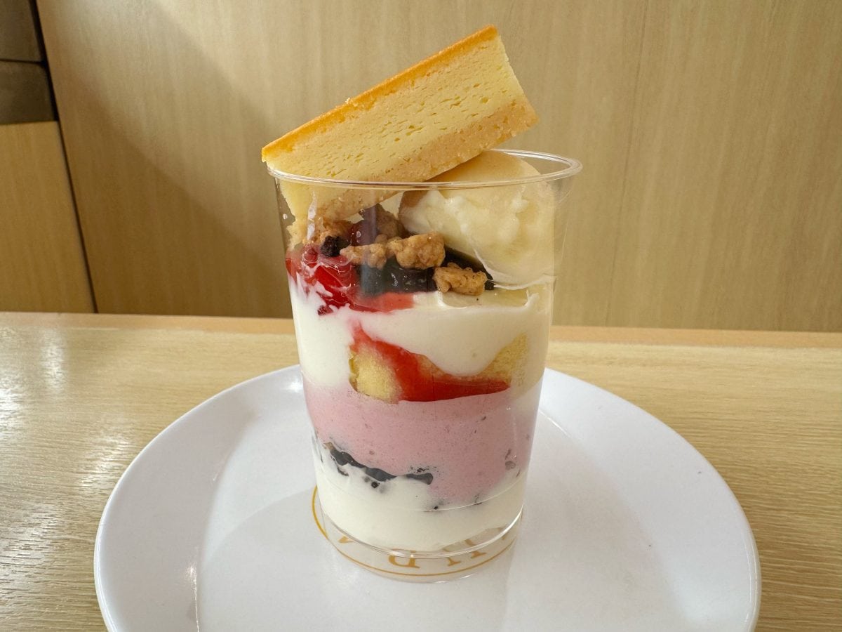 NYストロベリーチーズケーキパフェ