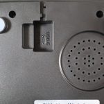スピーカーも底面に