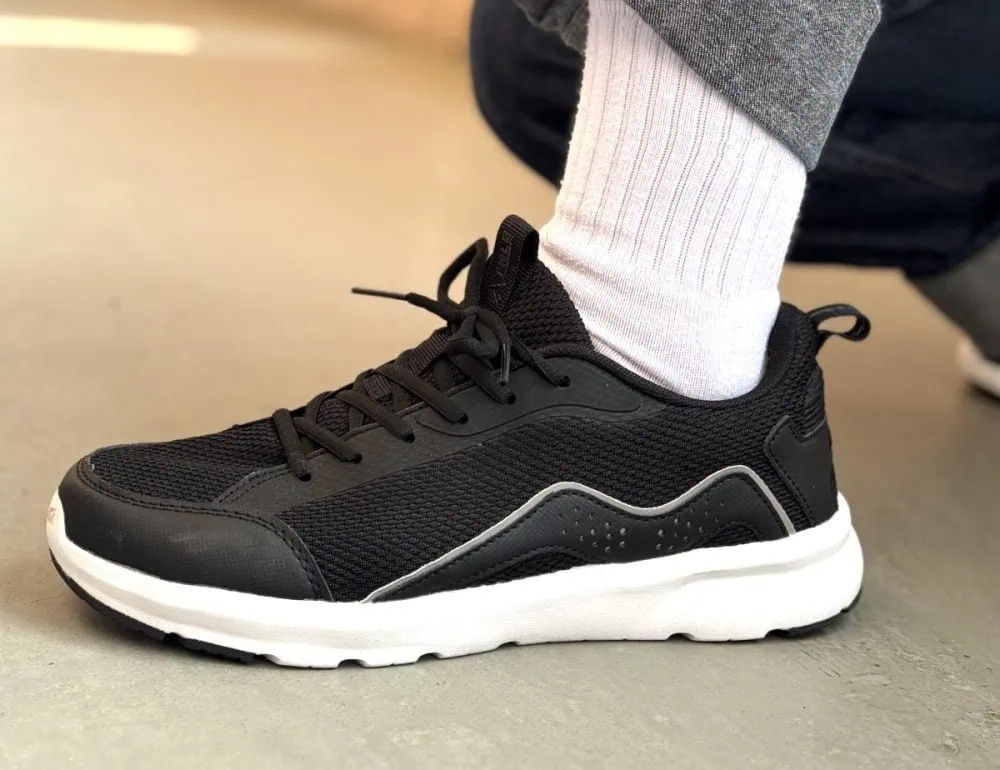 第2位 【ワークマンで大ヒット】1,500円で「長く履いても疲れない」噂のコスパ最強スニーカーの実力を徹底検証
