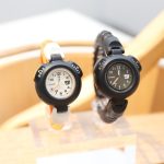 サ時計 左）SAN-100H-7B 右）SAN-100H-1B 各￥16,500（税込）