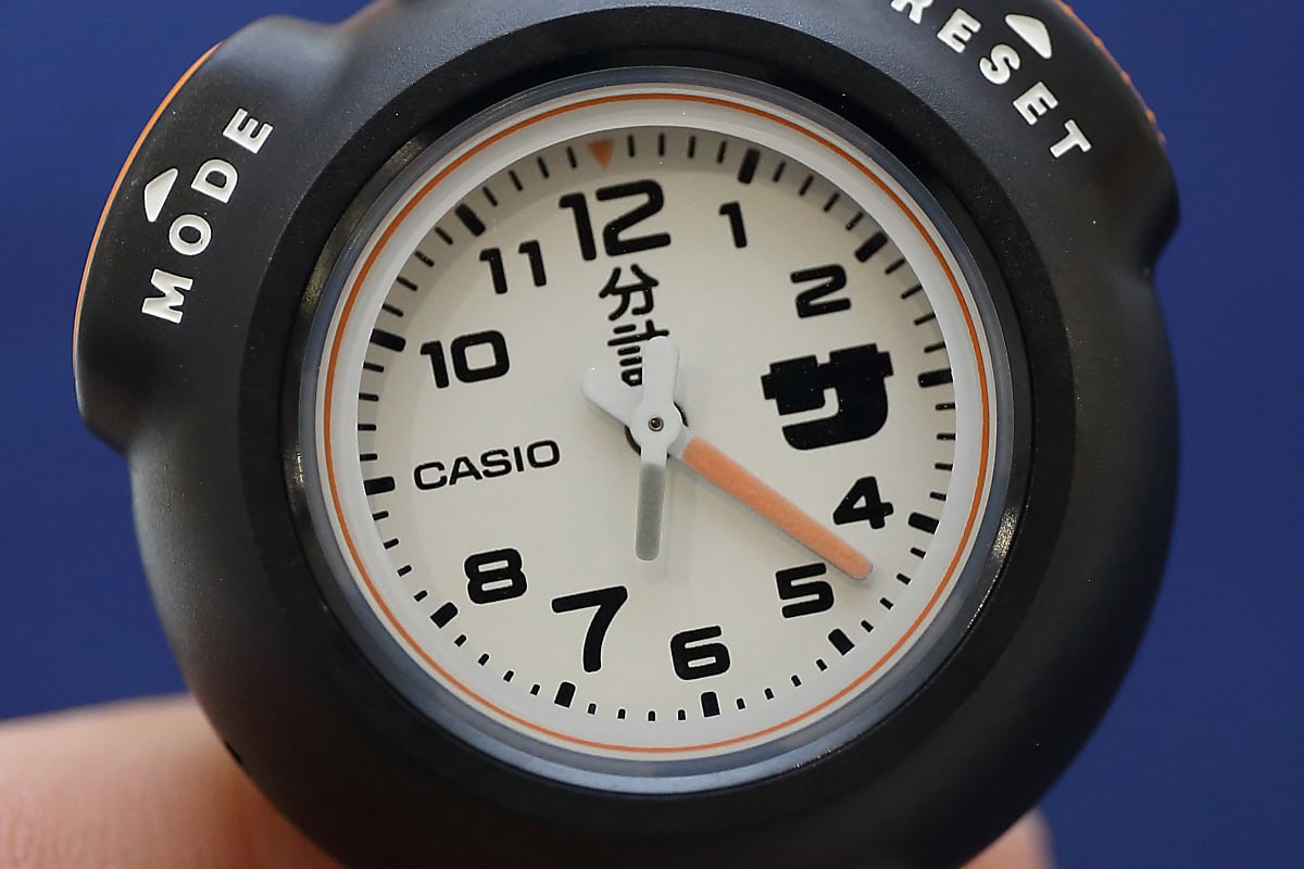 9分で完売】カシオのサウナ専用「サ時計」が凄すぎる！100℃でも壊れ