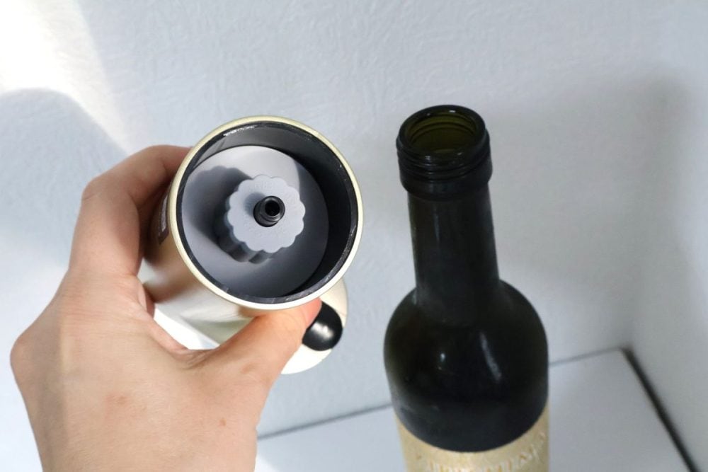 本体の底部に取り付ける