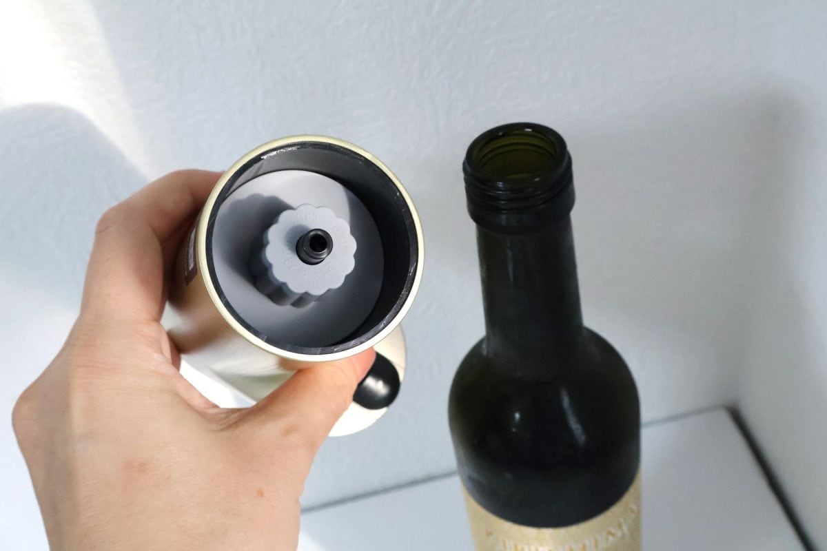 本体の底部に取り付ける