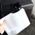 左上部分のカバーを外すとタンクが出てくる