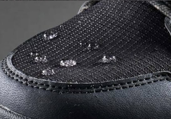 DC独自の透明な微細構造によって水反発構造を形成し、優れた撥水性を発揮する