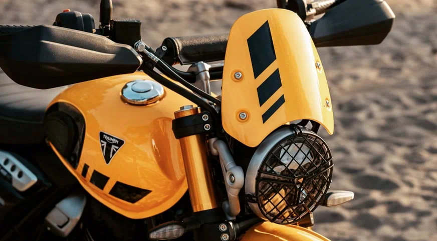 第1位　「街もツーリングもオフロードも！」普通二輪で乗れる万能モデル、SUVスタイルをまとうトライアンフ新型“SCRAMBLER 400XC”に注目