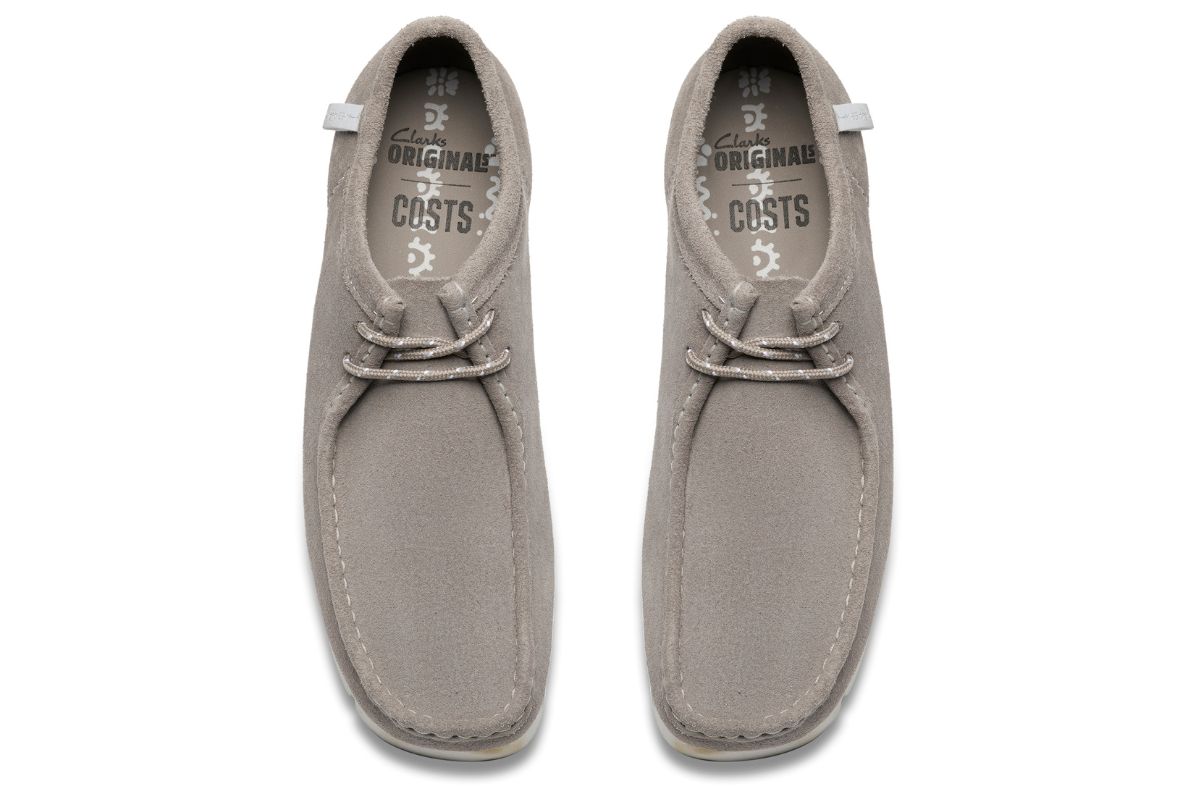 アッパーには“未来の部族”を思わせる抽象的なトライバルモチーフを採用