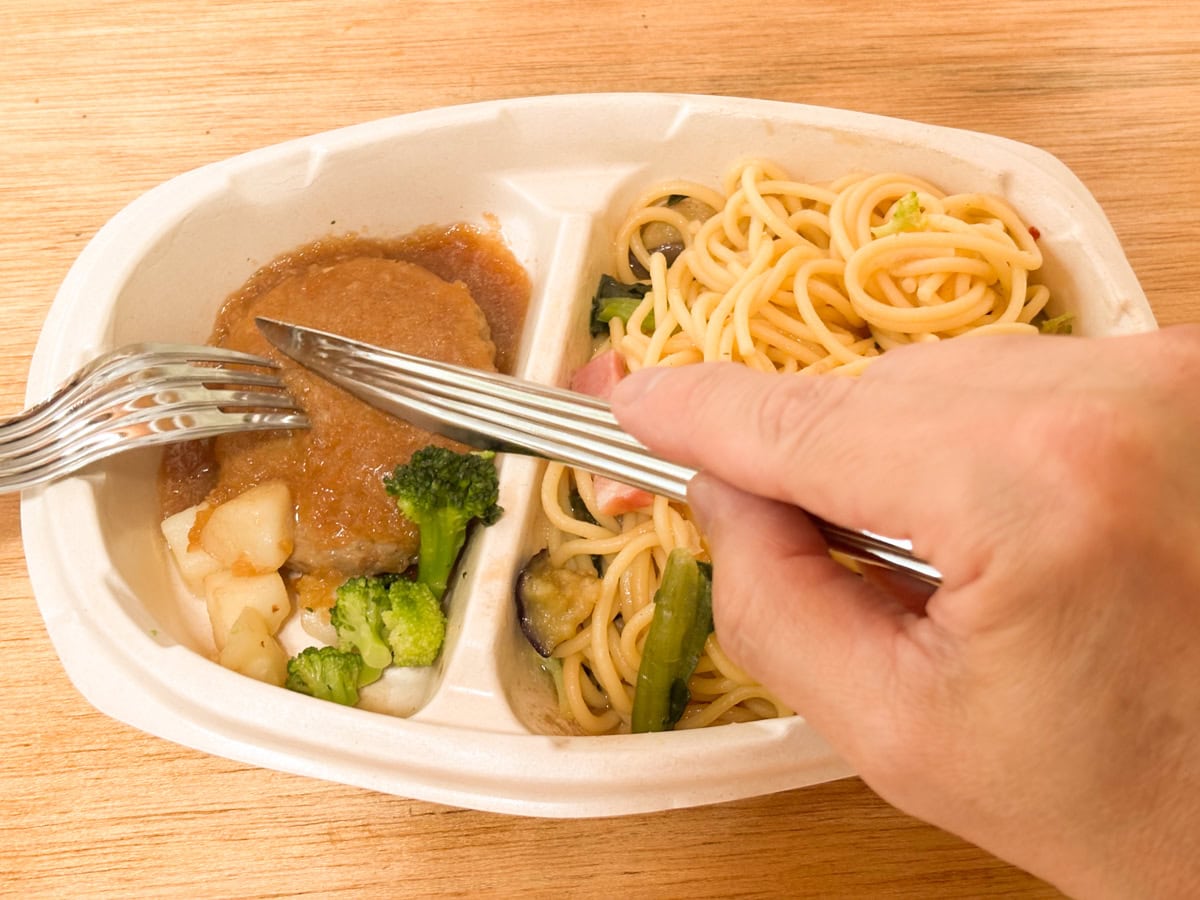 「和風おろしハンバーグ&香味醤油スパゲティ」のつけ合わせポテトにも、和風おろしソースがよく合います