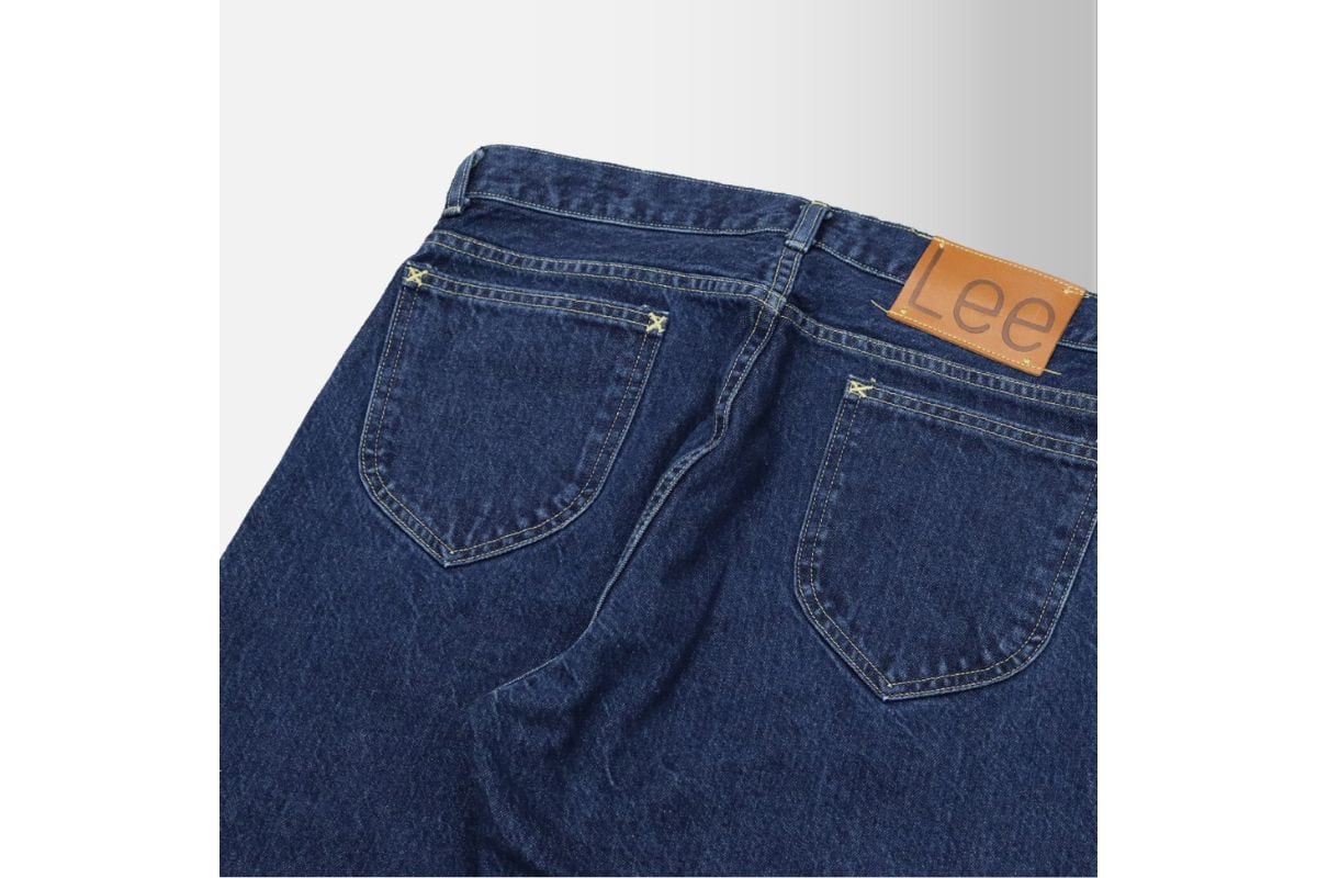 バックポケットの“レイジーSステッチ”や“H.P.L(ヒップポケットレーベル)”は省略された大戦期特有のミニマルな表情