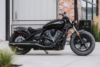 【アメリカンバイクの王道】169万円～“インディアン”に手が届く！スカウトシックスティのワイルドな「ボバー」と優雅な「クラシック」に注目