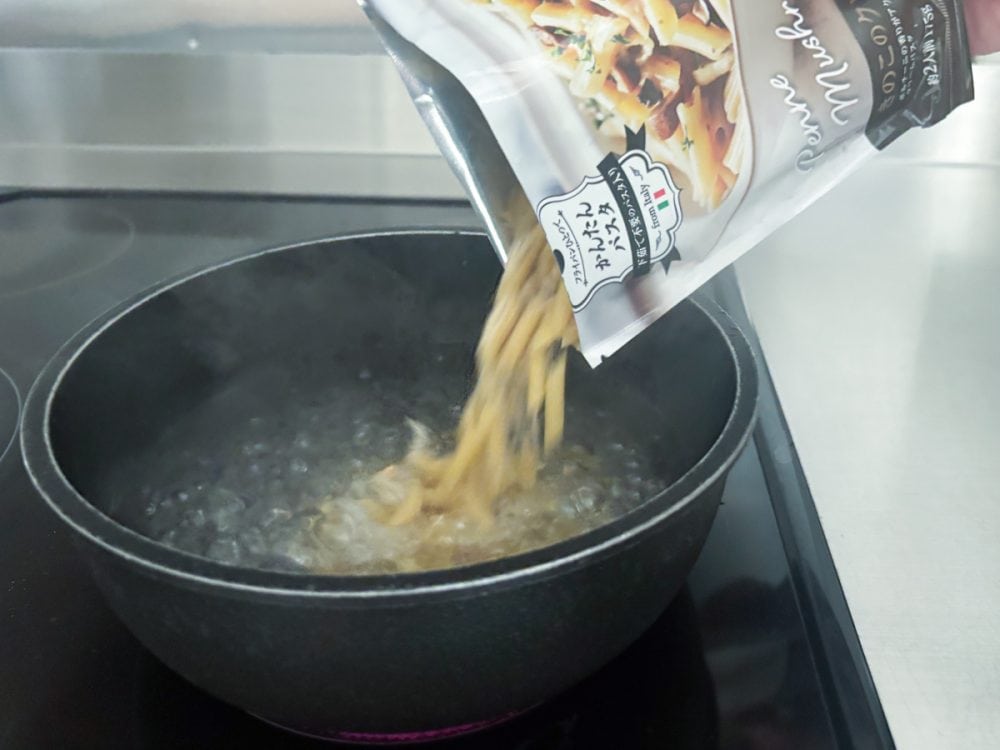 面倒な手間がなく、鍋ひとつで作れちゃうところが「かんたんパスタ」シリーズの最大の魅力！