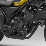 低回転域では力強く、また高回転域までスムーズに吹け上がる249ccの水冷単気筒エンジン