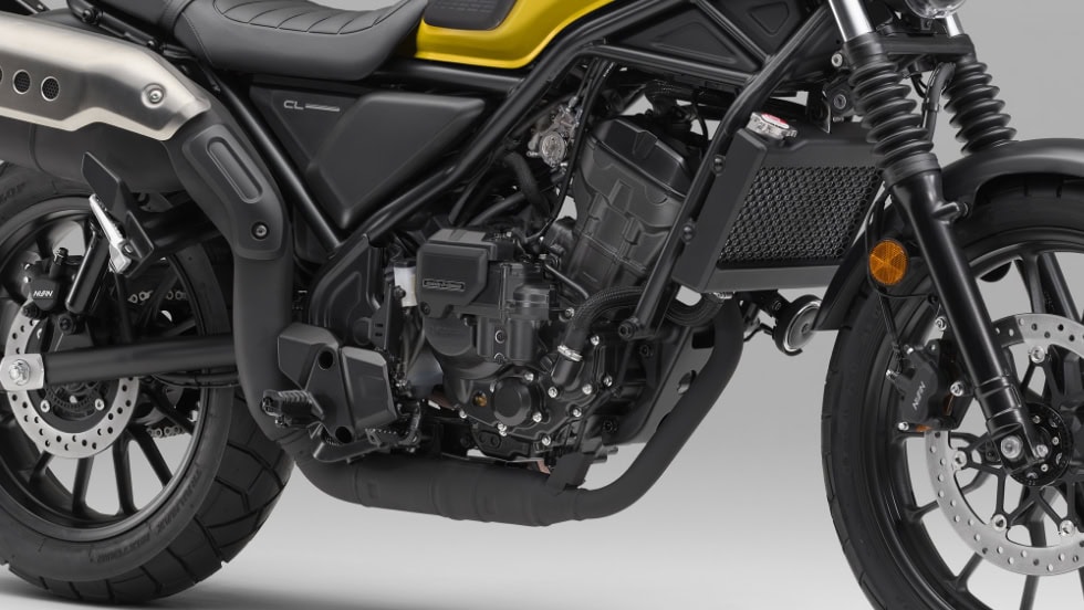 低回転域では力強く、また高回転域までスムーズに吹け上がる249ccの水冷単気筒エンジン