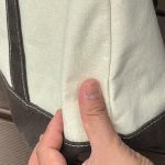 本体にはキャンバス調の素材が採用