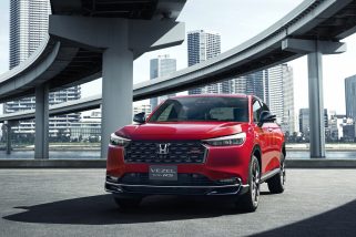 【待望の“RS”】ホンダ人気SUV・ヴェゼルに新型「e:HEV RS」が登場！専用チューニングで爽快な走りを追求＆4WDも設定