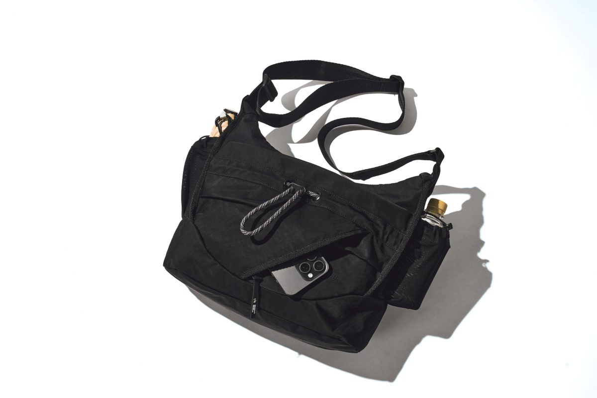 間違いない休日バッグ」令和の新定番はBIGサイズの三日月形